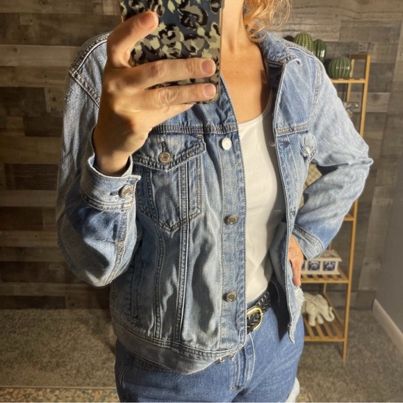 American Eagle Light Wash Denim Jacket - Picture 1 of 4